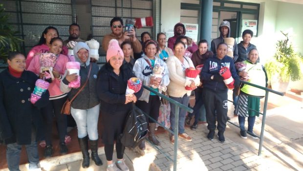 AÇÃO SOCIAL DOA COBERTORES NA CAMPANHA DO AGASALHO