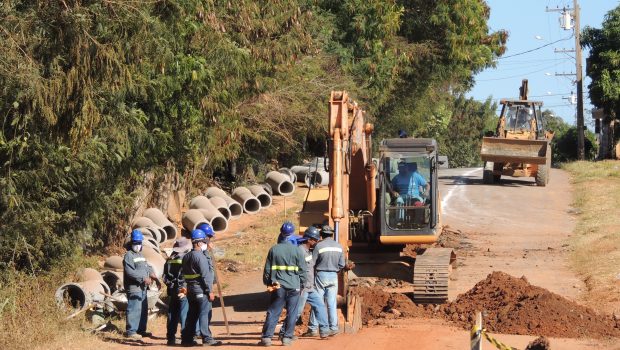 NOVAS OBRAS DE INFRAESTRUTURA ESTÃO SENDO REALIZADAS NA AVENIDA AURORA FERNANDES BOLONHA