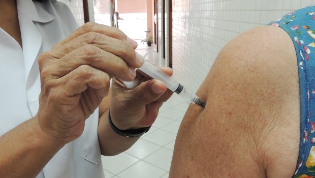 IDOSOS DE 70 E 69 ANOS FORAM VACINADOS NA SEXTA-FEIRA, DIA 12.