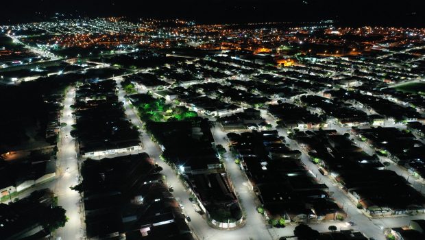 PREFEITURA DE VARGEM ESTÁ REALIZANDO TROCA DE LÂMPADAS COMUNS POR DE LED NOS BAIRROS ACIMA DA SP-215
