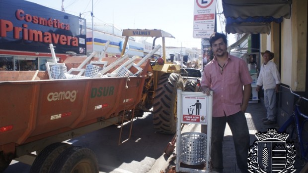 Em parceria, Rotary e Prefeitura instalam novas lixeiras na cidade