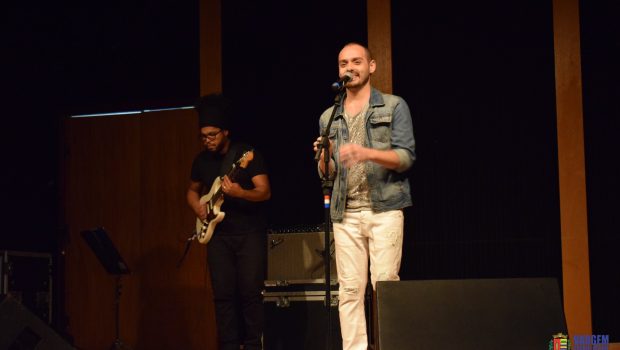 Apresentação de “Paulo Neto Canta Cazuza” emociona público