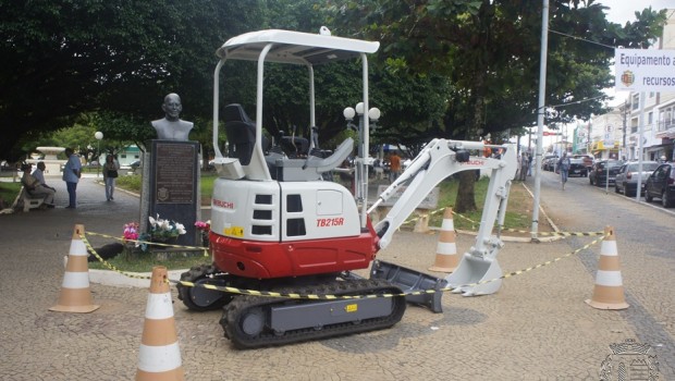 SAE adquire mini-retroescavadeira