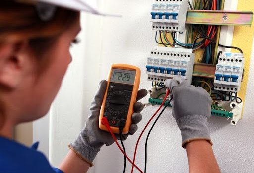 PREFEITURA ABRE INSCRIÇÃO PARA CURSOS DE ELETRICISTA E ENCANADOR