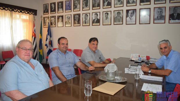 Prefeito se reúne com membros da provedoria do Hospital para tratar de interesses da entidade