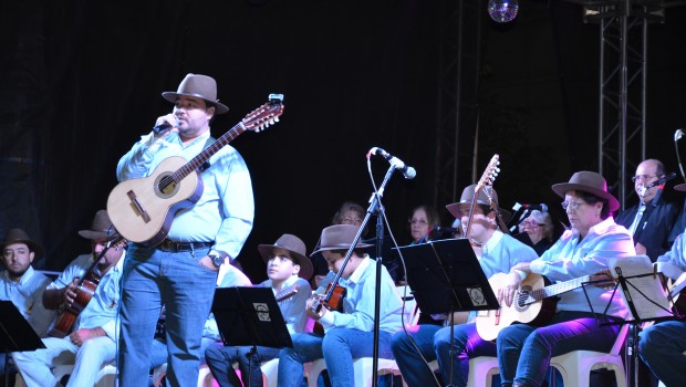 Associação Amigos da Cultura apresenta Noite de Música de Raiz na Escola de Música