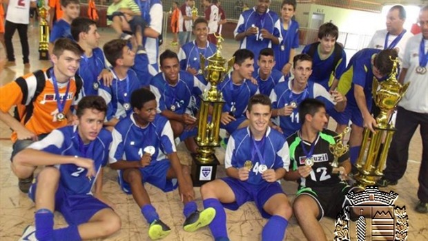 Equipes Sub 15 e Sub 17 venceram o Campeonato Regional de Futsal