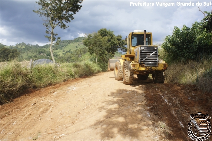 Prefeitura prossegue com serviços em ruas e estradas rurais