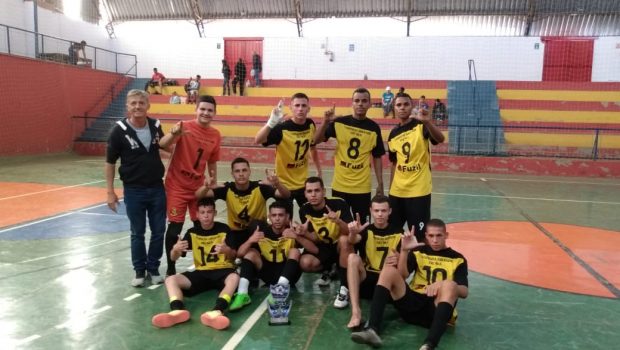 EQUIPE DE FUTSAL SUB 18 DE VARGEM VENCE FESTIVAL EM TAMBAÚ