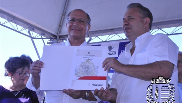 A pedido do prefeito, governador inicia processo de regularização da Vila Esperança