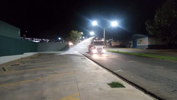 DESINFECÇÃO EM PREVENÇÃO A COVID-19 CONTINUA EM LOCAIS PÚBLICOS