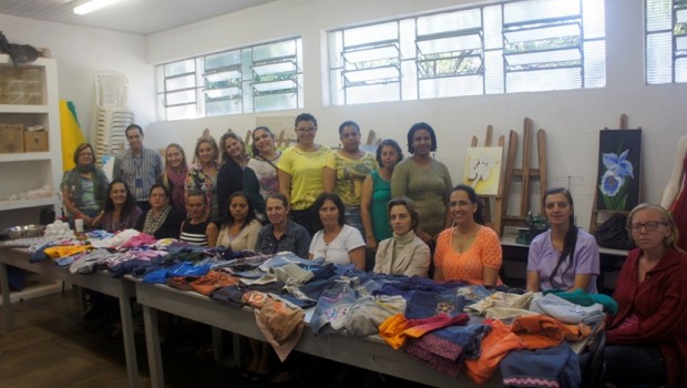 Alunos recebem certificado do curso de customização promovido pelo Fortalecendo a Família e SENAC