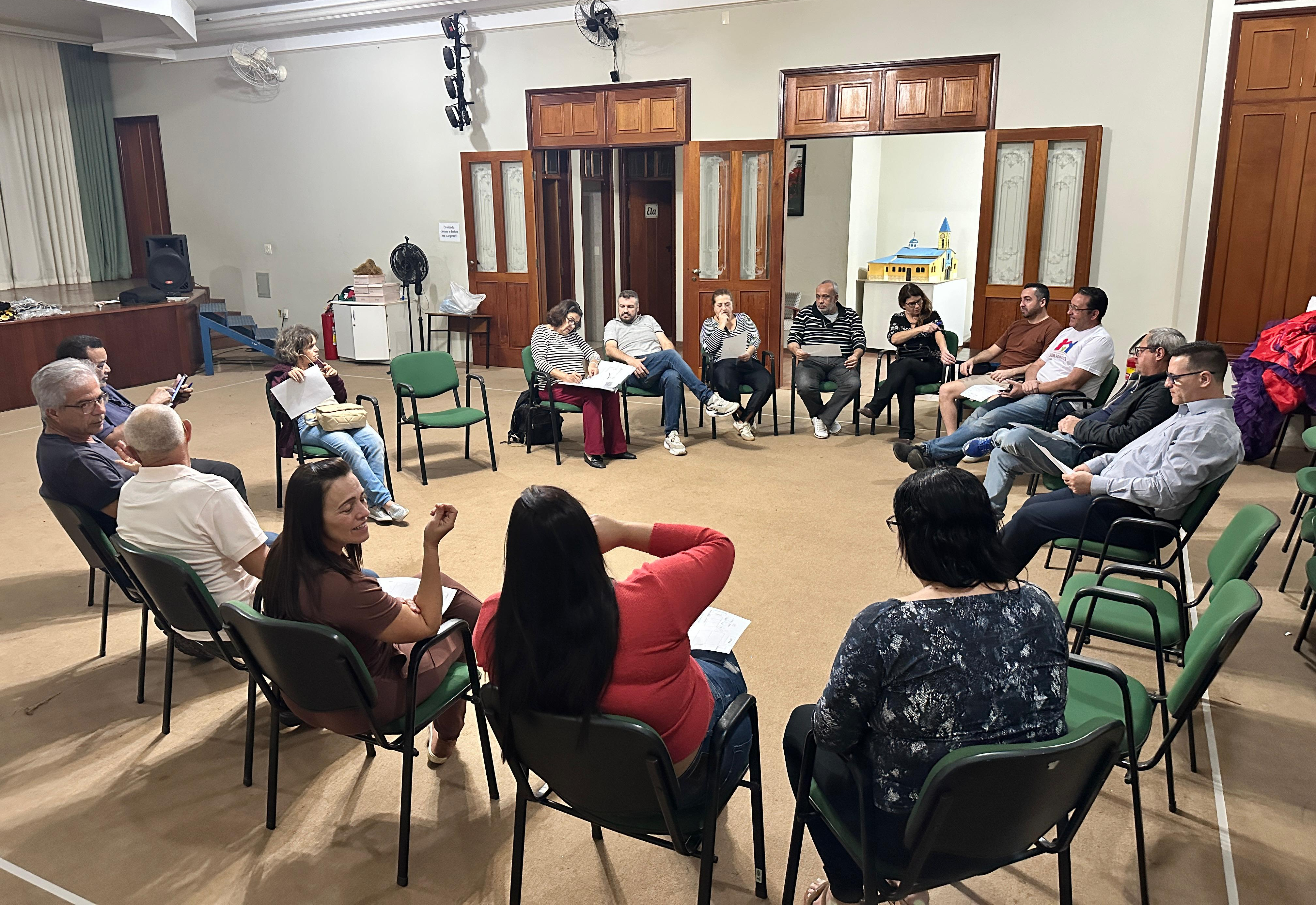 DEPARTAMENTO DE CULTURA E TURISMO REALIZA REUNIÃO COM ENTIDADES E GRUPOS PARTICIPANTES DA 23ª FESTA DAS NAÇÕES