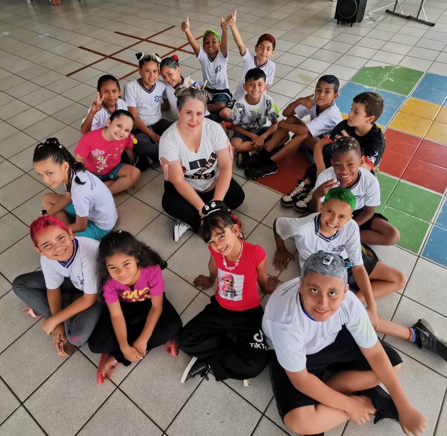 ESCOLAS MUNICIPAIS ADERIRAM A BRINCADEIRA DO  “DIA DO CABELO MALUCO”