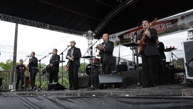 DEMÔNIOS DA GAROA REALIZA SHOW EM COMEMORAÇÃO AO ANIVERSÁRIO DE 145 ANOS DE VARGEM