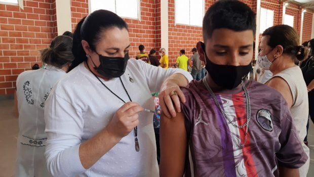 MUNICIPIO VACINA JOVENS DE 14 ANOS OU MAIS CONTRA COVID-19