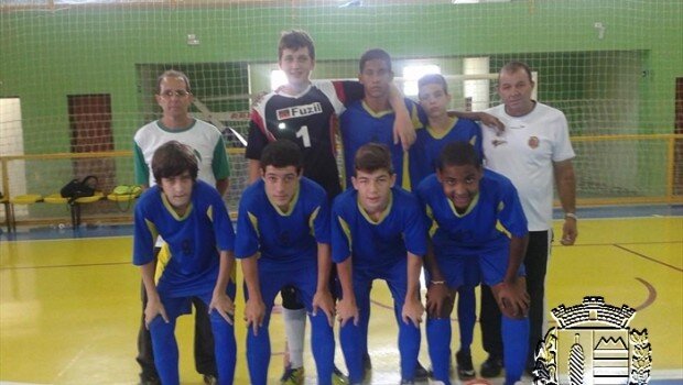 Categorias da Escola Municipal de Futsal disputam quartas de final do Campeonato Regional