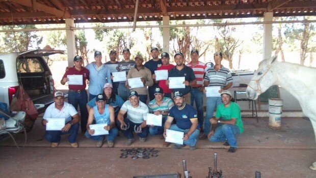 Ferradores de equinos participam de curso de Casqueamento, Ferrageamento e Forja