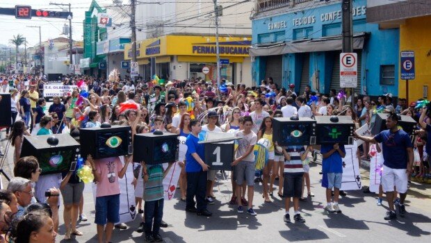 Desfile do aniversário de Vargem reuniu mais de 2 mil participantes