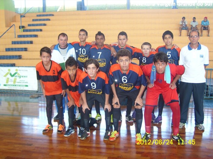 Escolinha municipal de futsal faz ótima campanha no Campeonato Regional de Futsal