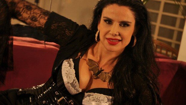 Liz Marins, filha de Zé do Caixão, estará em Vargem Grande do Sul