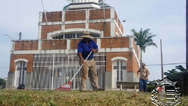 DSUR realiza manutenção e limpeza das praças da cidade