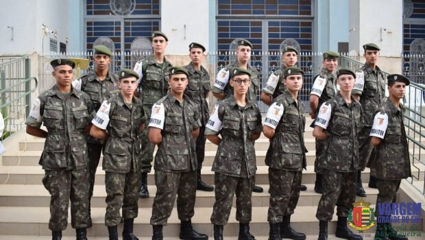 Tiro de Guerra realiza entrega boinas e braçais