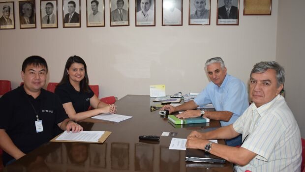 PREFEITO RECEBE TÉCNICOS QUE IRÃO REVISAR O PLANO DIRETOR PARTICIPATIVO DE VARGEM