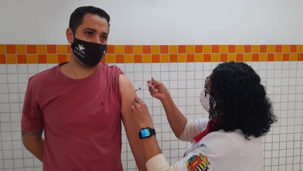SÁBADO (19) FORAM VACINADAS CONTRA COVID-19 PESSOAS DE 29, 30 ANOS OU MAIS