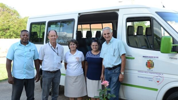 PREFEITURA ENTREGA VEÍCULO PARA SOCIEDADE HUMANITÁRIA