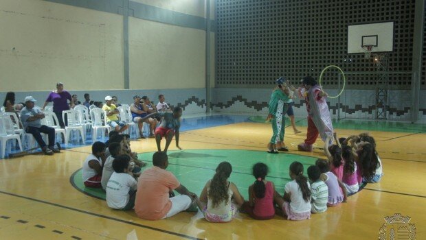Moradores do Conjunto Habitacional Antônio Ribeiro Filho participam de palestra sobre esporte