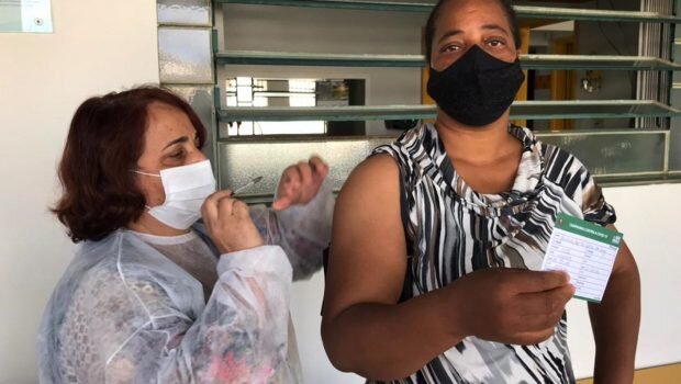 HOJE TEVE VACINAÇÃO CONTRA COVID-19 EM PESSOAS COM COMORBIDADES, GESTANTES E PUÉRPERAS