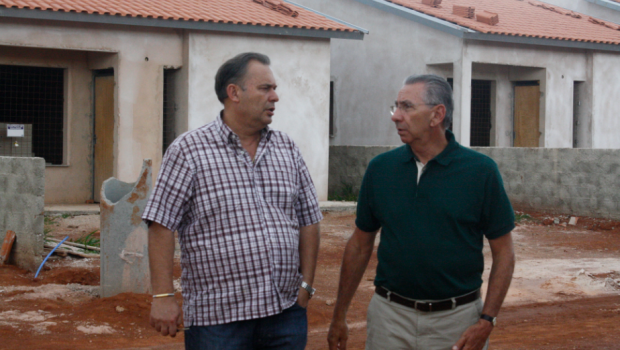 Assinado termo para compra de terreno para construção de 200 casas populares