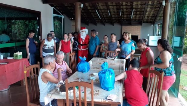RESIDÊNCIA TERAPÊUTICA REALIZA CONFRATERNIZAÇÃO DE NATAL