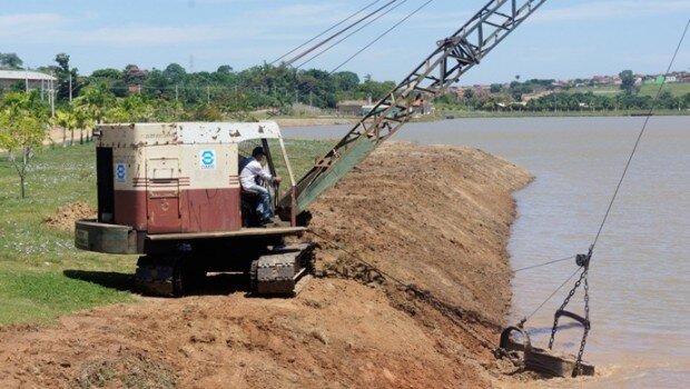 Barragem Eduíno Sbardellini passa por processo de desassoreamento