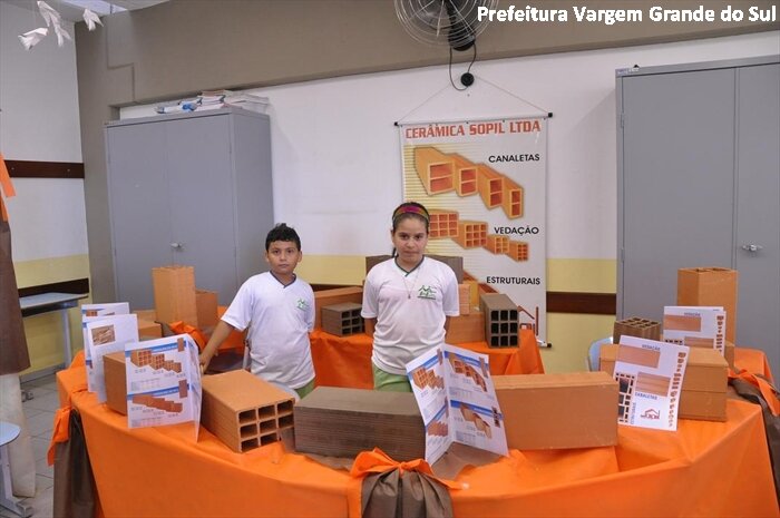 Escolas municipais realizam Feira do Conhecimento