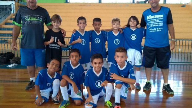 ESCOLINHA MUNICIPAL DE FUTSAL COMPETE NO REGIONAL DE BASE