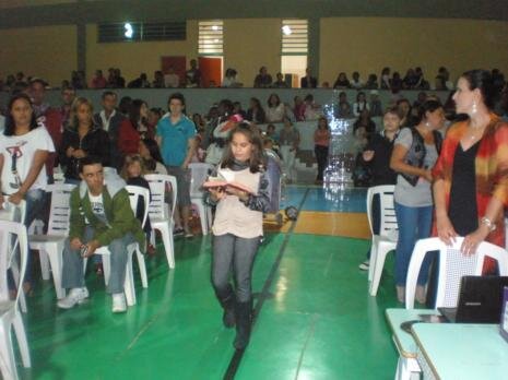 Escola Nair Bolonha realiza homenagem ao Dia das Mães