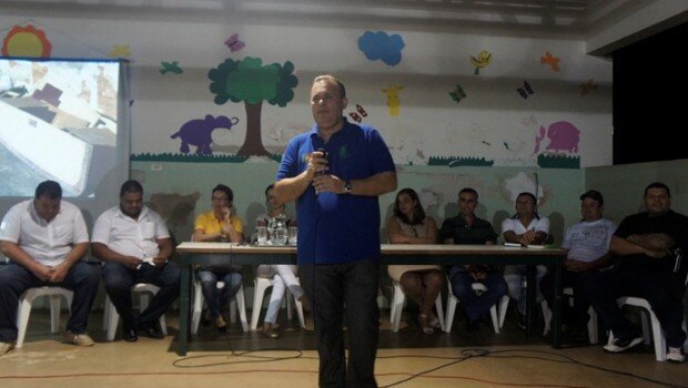 Programa Prefeitura nos Bairros reúne prefeito e diretores para buscar melhorias na Vila Santana
