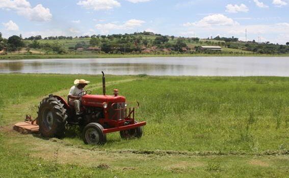 DSUR realiza serviços de manutenção em torno da barragem