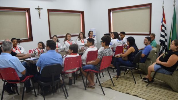 CAMPEÕES DA ASSOCIAÇÃO BUSHIDO DE JUDÔ VISITAM GABINETE