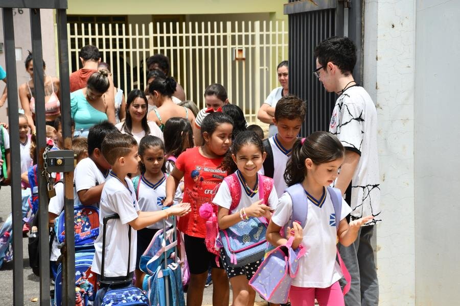 AULAS NA REDE MUNICIPAL VOLTARAM NESSA SEGUNDA-FEIRA, DIA 06.