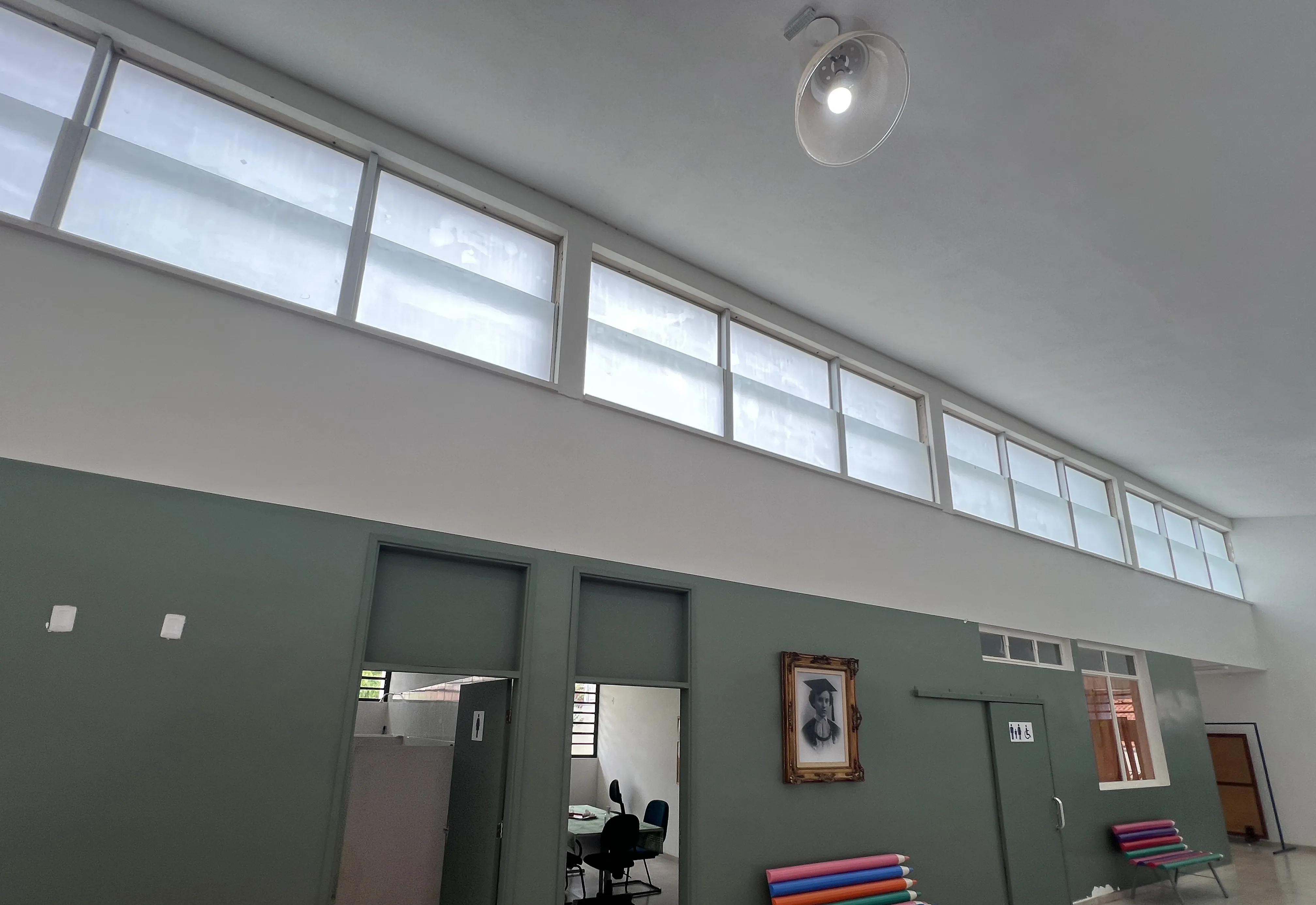 NOVA ESTRUTURA DE VIDRO INSTALADA NA CRECHE “D. EVANGE”