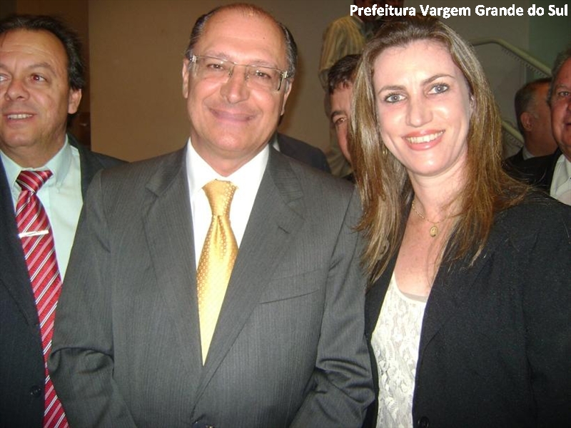 Governador Geraldo Alckimin e a coordenadora de Educação Renata Regina Taú