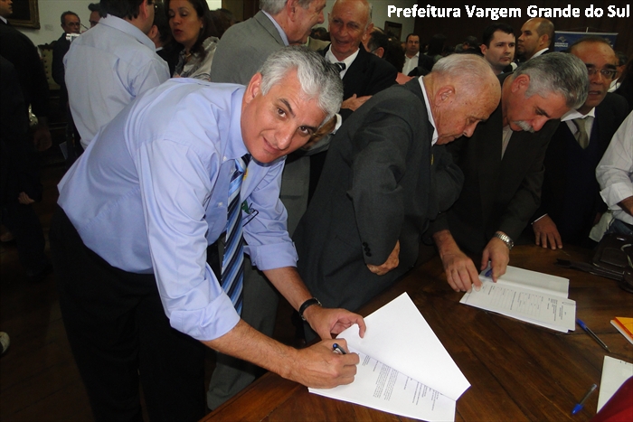 Assinatura do convênio que destina R$ 150.000,00 ao município