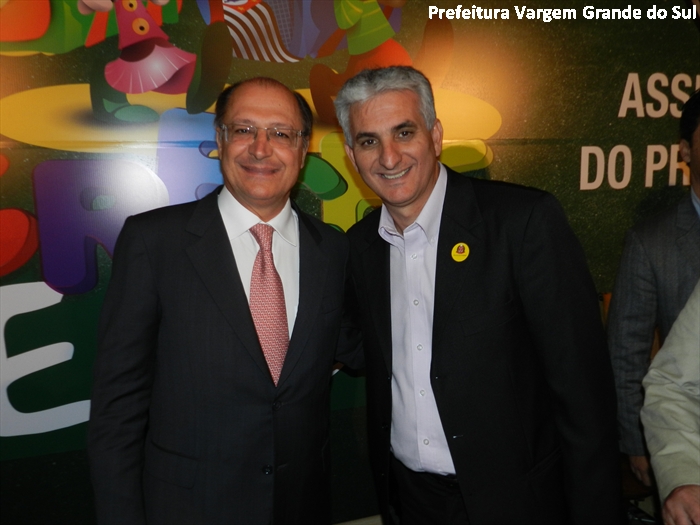 Governador Geraldo Alckimin e Prefeito Amarildo na assinatura convênio creche