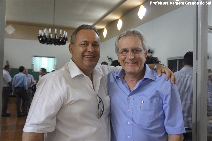 O prefeito Celso Itaroti com o presidente eleito do CBH-Mogi, Walter Caveanha
